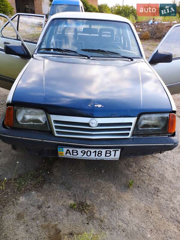 Седан Opel Ascona 1988 в Гайсине
