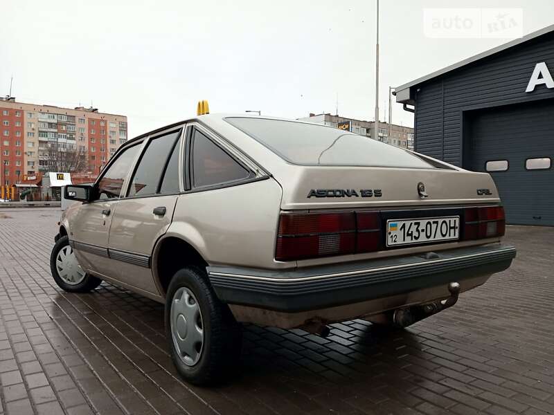 Хэтчбек Opel Ascona 1987 в Александрие