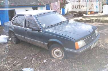 Седан Opel Ascona 1982 в Голованевске
