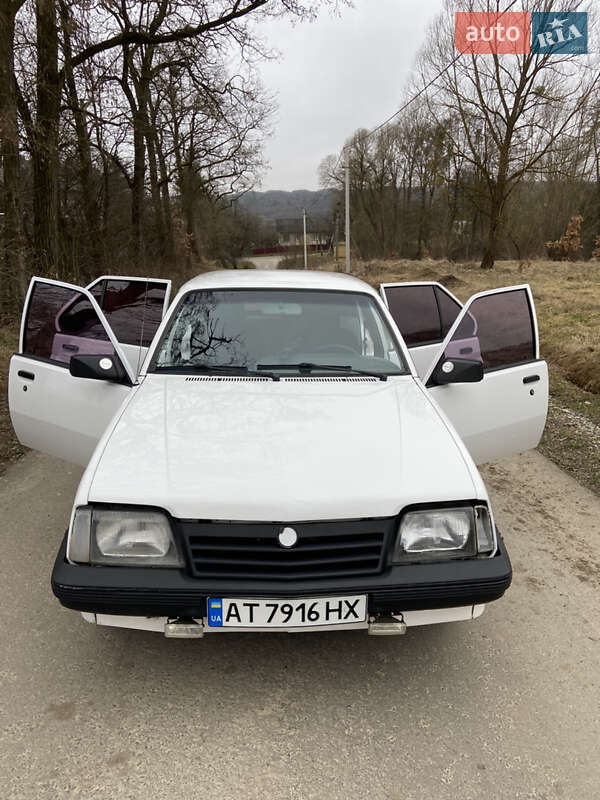 Седан Opel Ascona 1988 в Ивано-Франковске