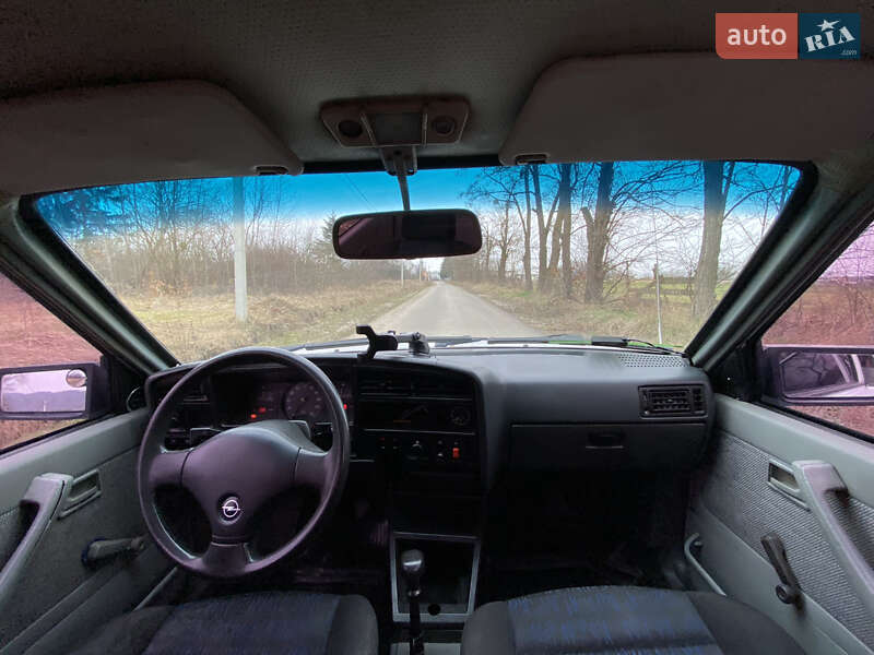 Седан Opel Ascona 1988 в Ивано-Франковске