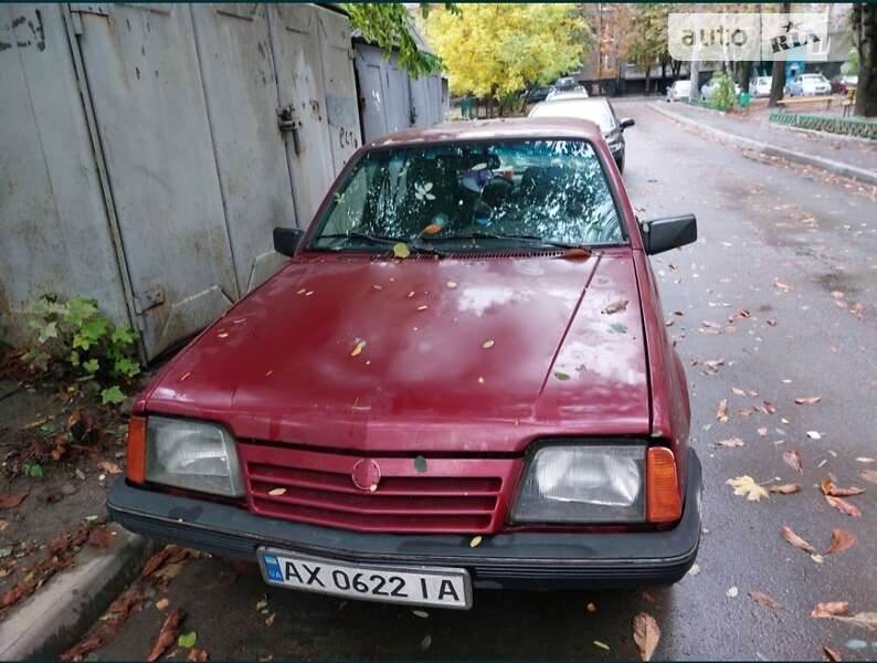 Седан Opel Ascona 1986 в Харькове