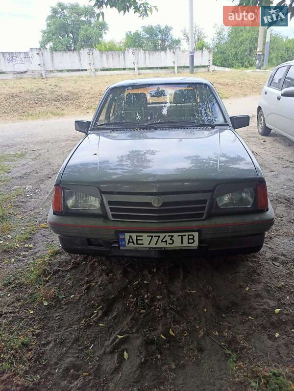 Opel Ascona 1986