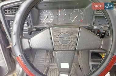 Седан Opel Ascona 1986 в Днепре
