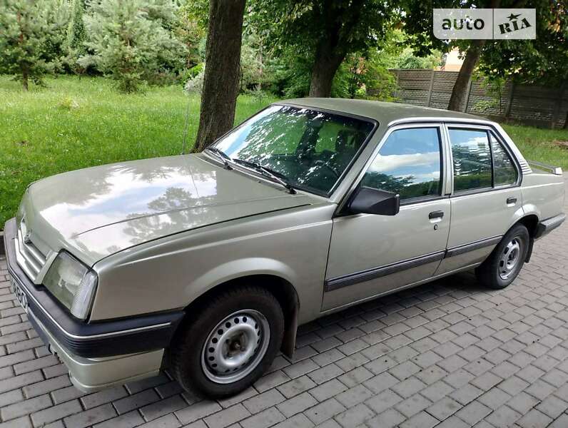 AUTO.RIA – Продам Опель Аскона 1988 (42708BO) 1.8 седан бу в