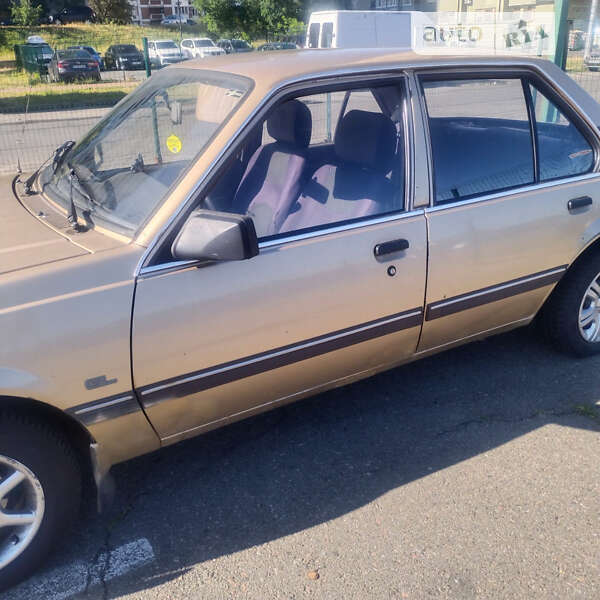 Седан Opel Ascona 1985 в Киеве