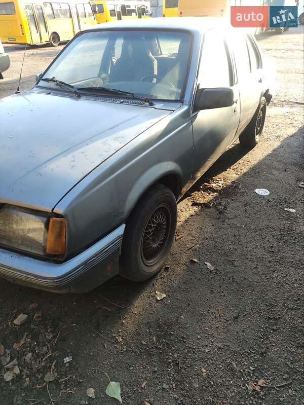 Седан Opel Ascona 1984 в Одессе