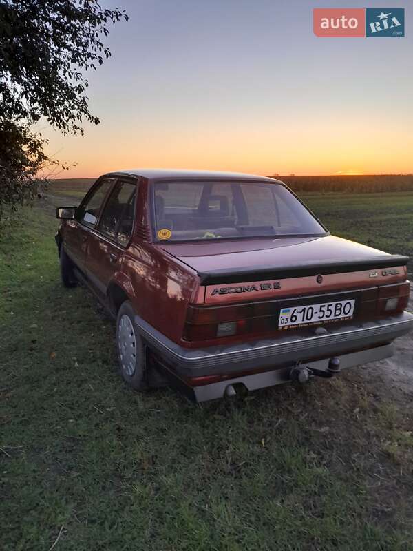 Седан Opel Ascona 1987 в Владимире