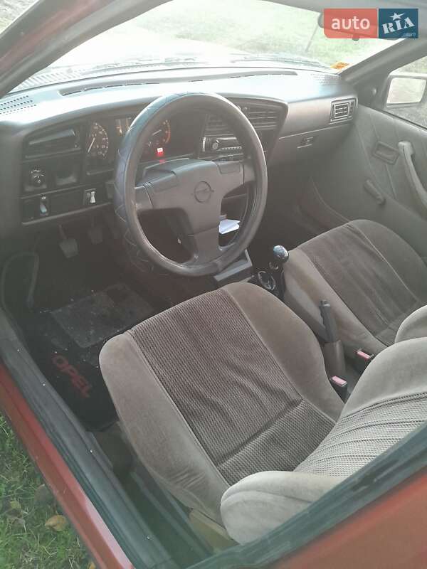 Седан Opel Ascona 1987 в Владимире