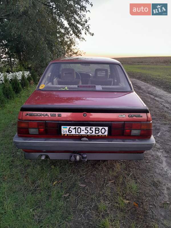 Седан Opel Ascona 1987 в Владимире