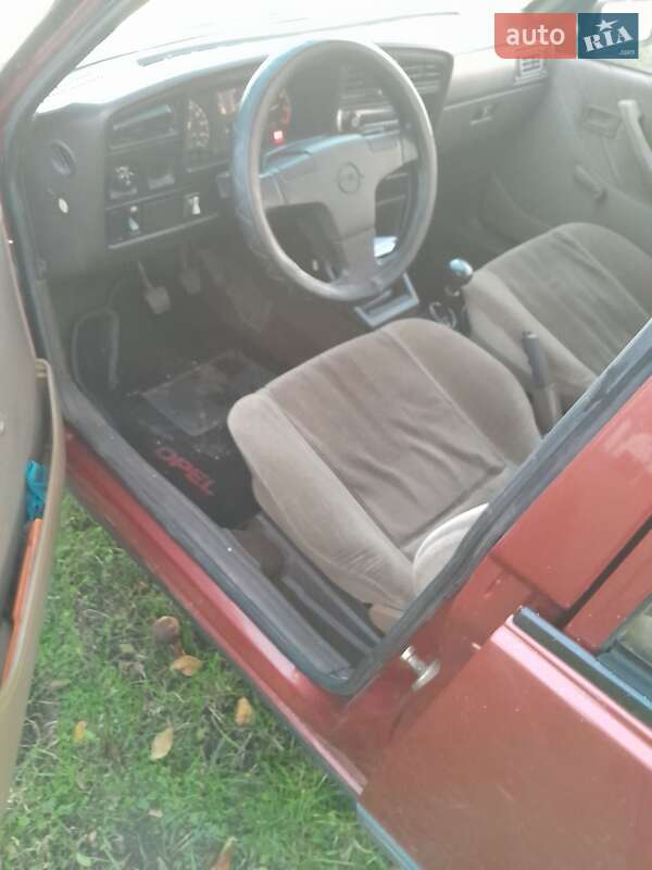Седан Opel Ascona 1987 в Владимире