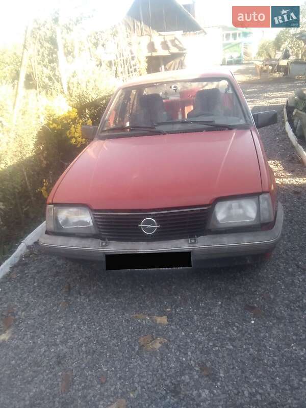 Седан Opel Ascona 1983 в Староконстантинове