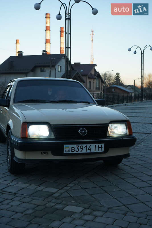 Седан Opel Ascona 1983 в Ивано-Франковске