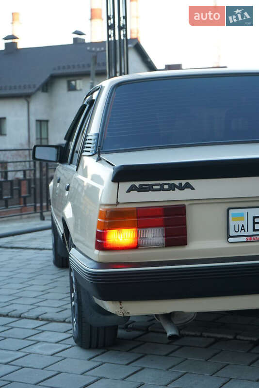 Седан Opel Ascona 1983 в Ивано-Франковске