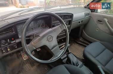 Седан Opel Ascona 1988 в Сокирянах