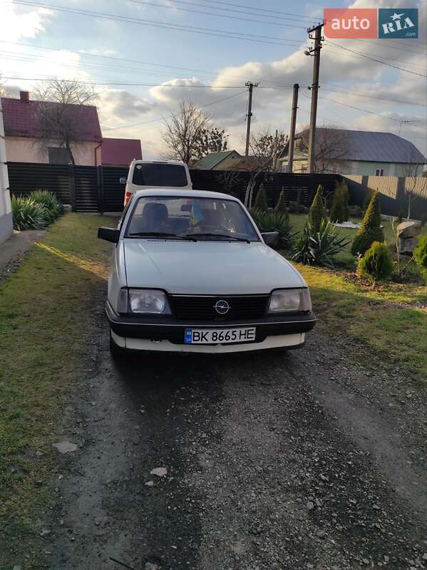 Седан Opel Ascona 1988 в Дубні фото 7 Седан Opel Ascona 1988 в Дубні