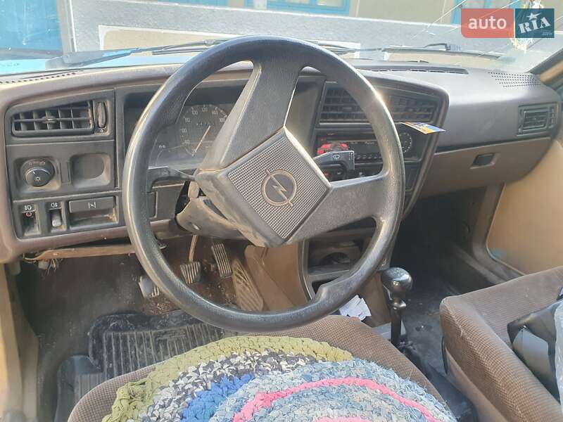 Седан Opel Ascona 1986 в Ивановке