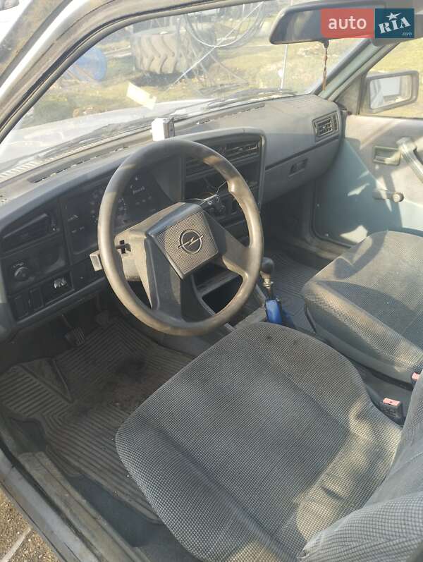 Хэтчбек Opel Ascona 1986 в Толстом