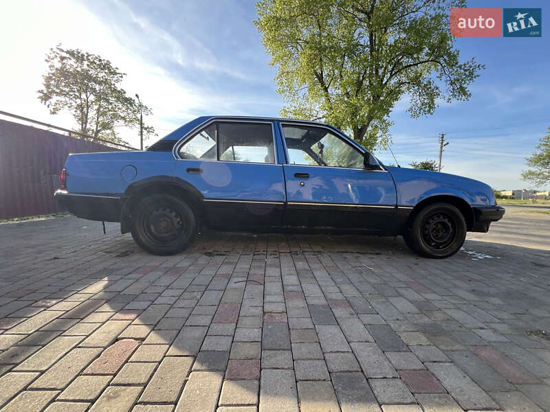 Седан Opel Ascona 1983 в Самборе
