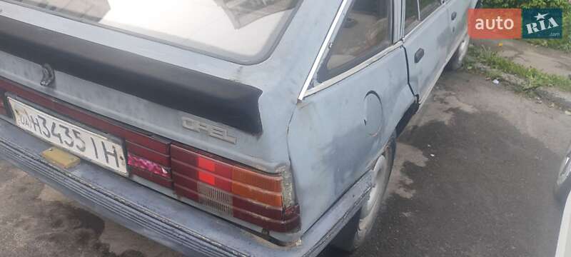 Хэтчбек Opel Ascona 1985 в Стебнику
