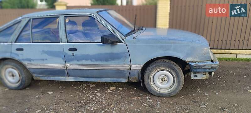 Хэтчбек Opel Ascona 1985 в Стебнику
