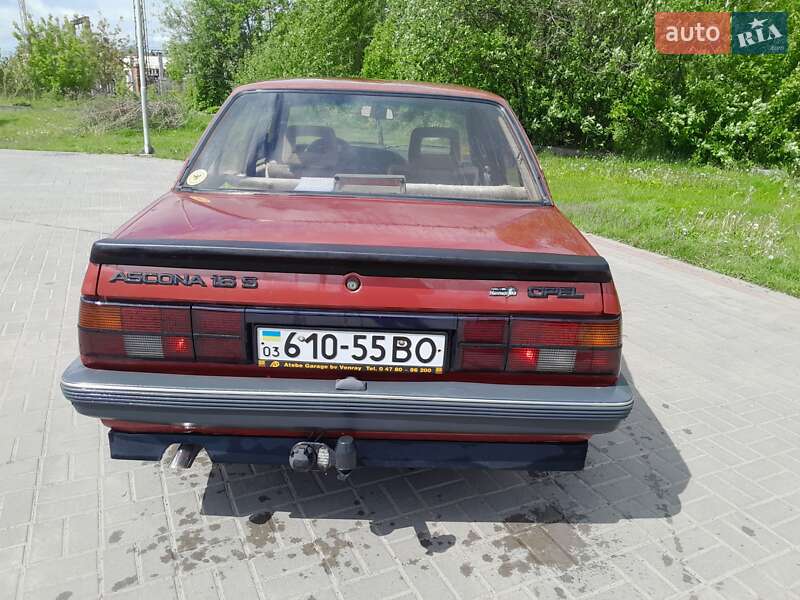 Седан Opel Ascona 1987 в Владимире