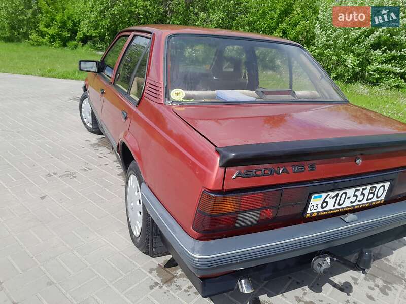 Седан Opel Ascona 1987 в Владимире