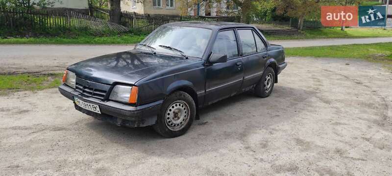 Седан Opel Ascona 1988 в Монастыриске