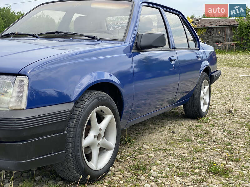Седан Opel Ascona 1987 в Івано-Франківську
