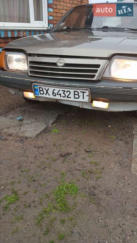 Хэтчбек Opel Ascona 1987 в 