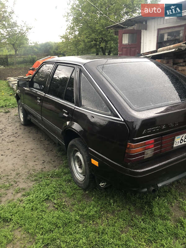 Хетчбек Opel Ascona 1986 в Володимирі