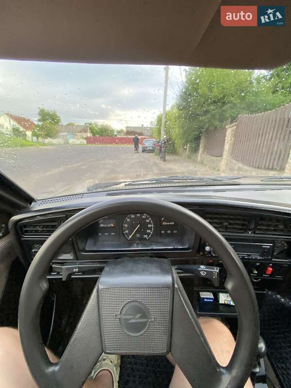 Седан Opel Ascona 1986 в Луцке фото 7 Седан Opel Ascona 1986 в Луцке