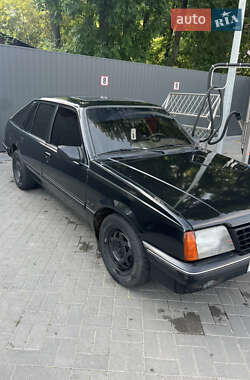 Хэтчбек Opel Ascona 1986 в 