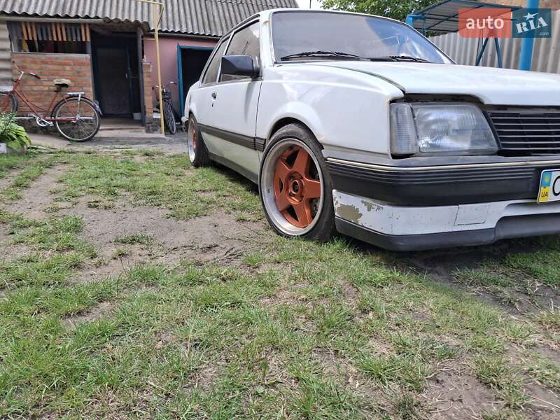 Купе Opel Ascona 1983 в Городище