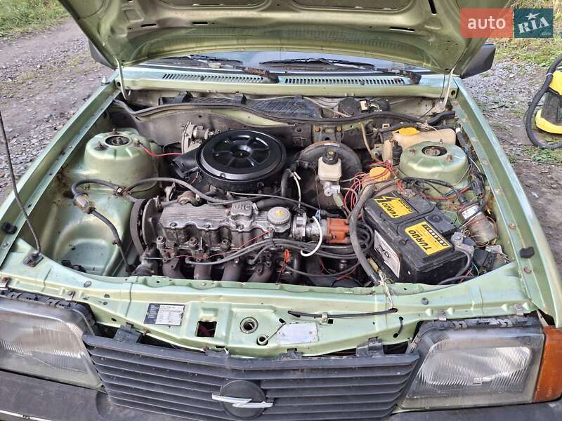 Седан Opel Ascona 1984 в Ровно