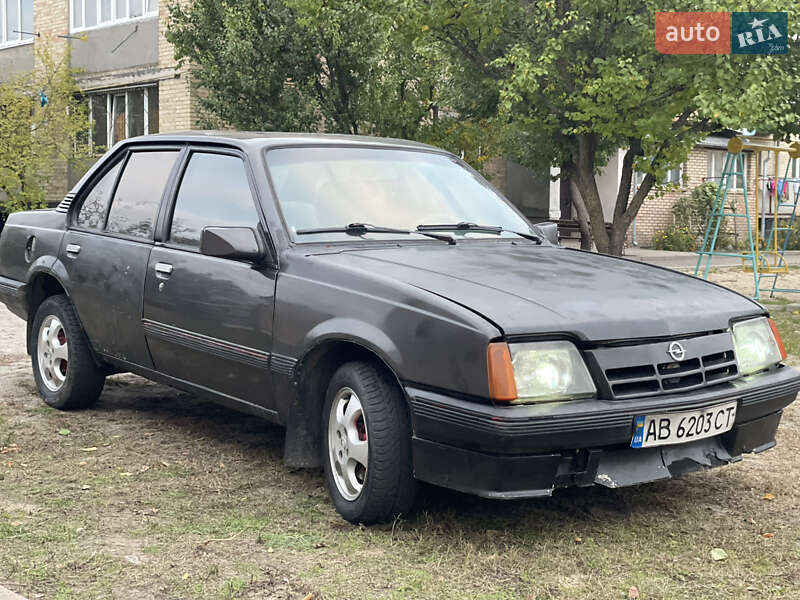 Седан Opel Ascona 1986 в Буче