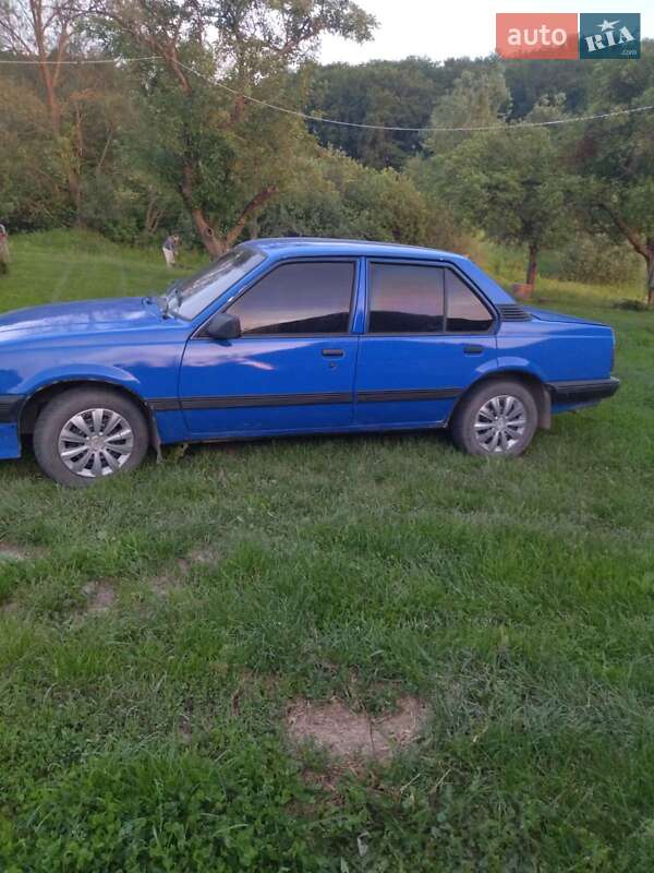 Седан Opel Ascona 1988 в Сторожинце