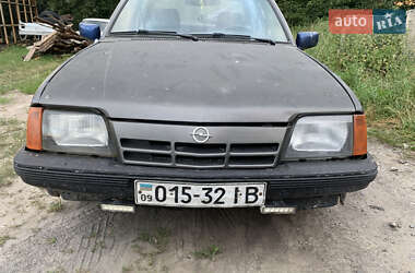 Седан Opel Ascona 1986 в Монастириській