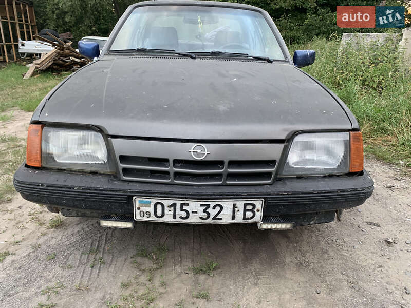 Седан Opel Ascona 1986 в Монастириській фото Седан Opel Ascona 1986 в Монастириській