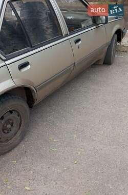 Седан Opel Ascona 1988 в Александрие