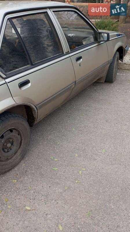 Седан Opel Ascona 1988 в Олександрії