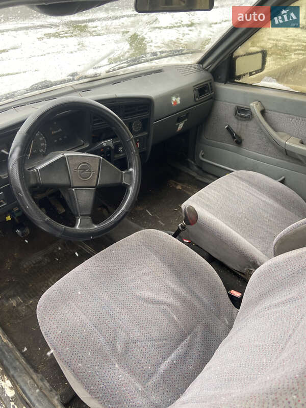 Купе Opel Ascona 1985 в Ивано-Франковске