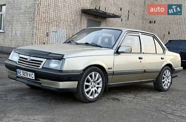 Седан Opel Ascona 1988 в Кам'янському
