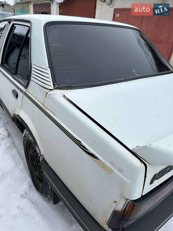 Седан Opel Ascona 1988 в Ивано-Франковске