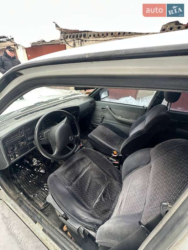 Седан Opel Ascona 1988 в Ивано-Франковске