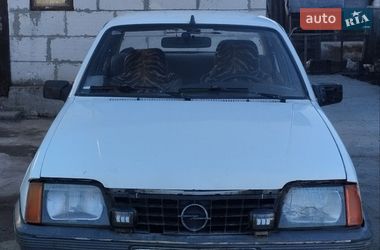 Седан Opel Ascona 1986 в Сумах