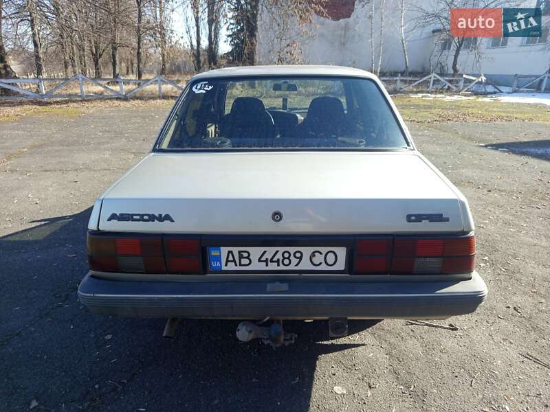 Седан Opel Ascona 1988 в Виннице