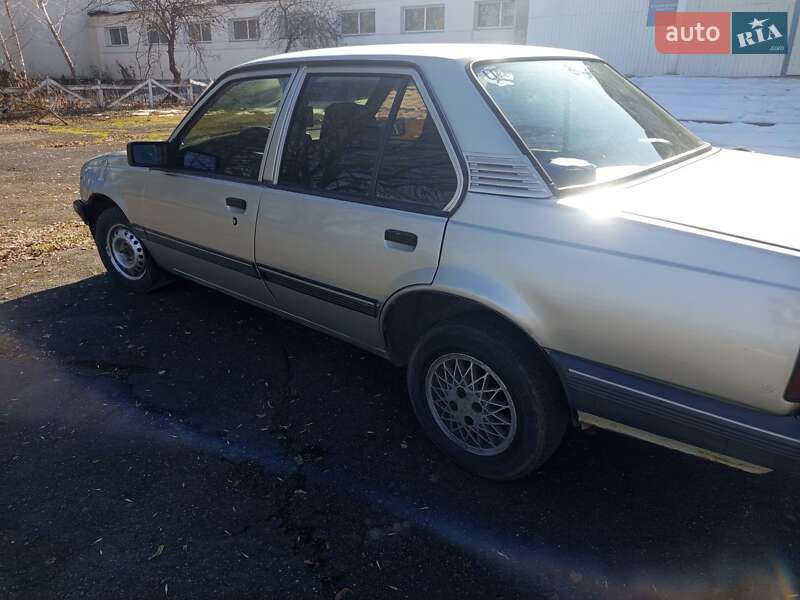 Седан Opel Ascona 1988 в Виннице