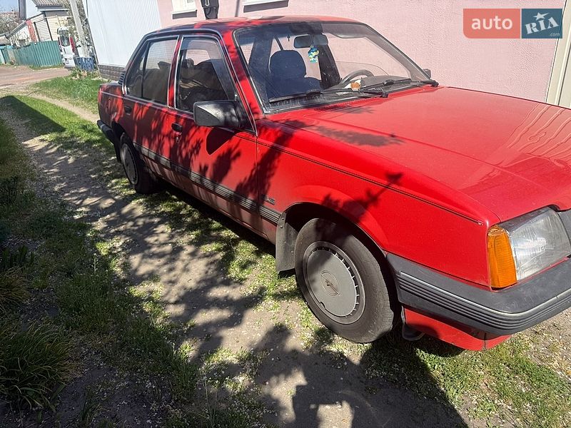 Седан Opel Ascona 1982 в Чернигове