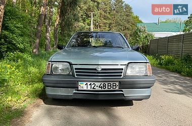 Хэтчбек Opel Ascona 1987 в Житомире